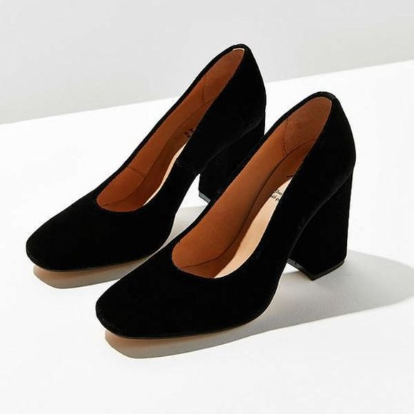 KMB "Arcilla" black velvet block heels Barely Worn - Picture 2 of 7